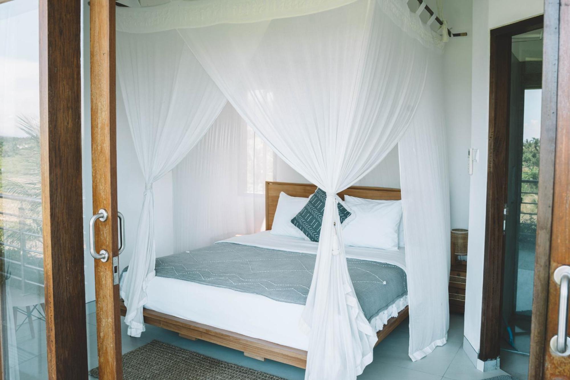 Three Palms Surf & Stay Medewi Airsatang Exteriör bild