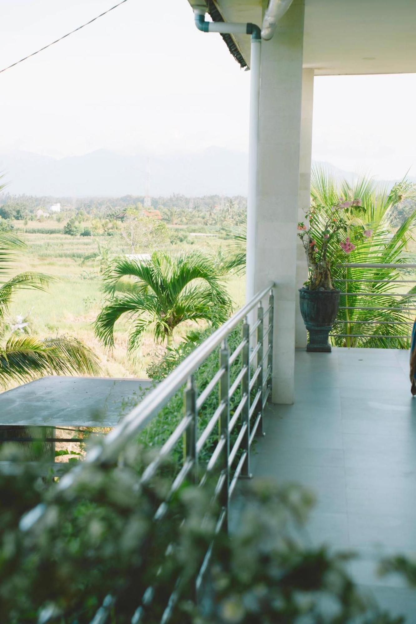Three Palms Surf & Stay Medewi Airsatang Exteriör bild