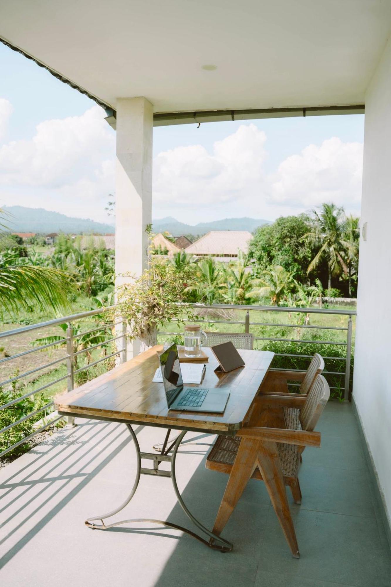 Three Palms Surf & Stay Medewi Airsatang Exteriör bild